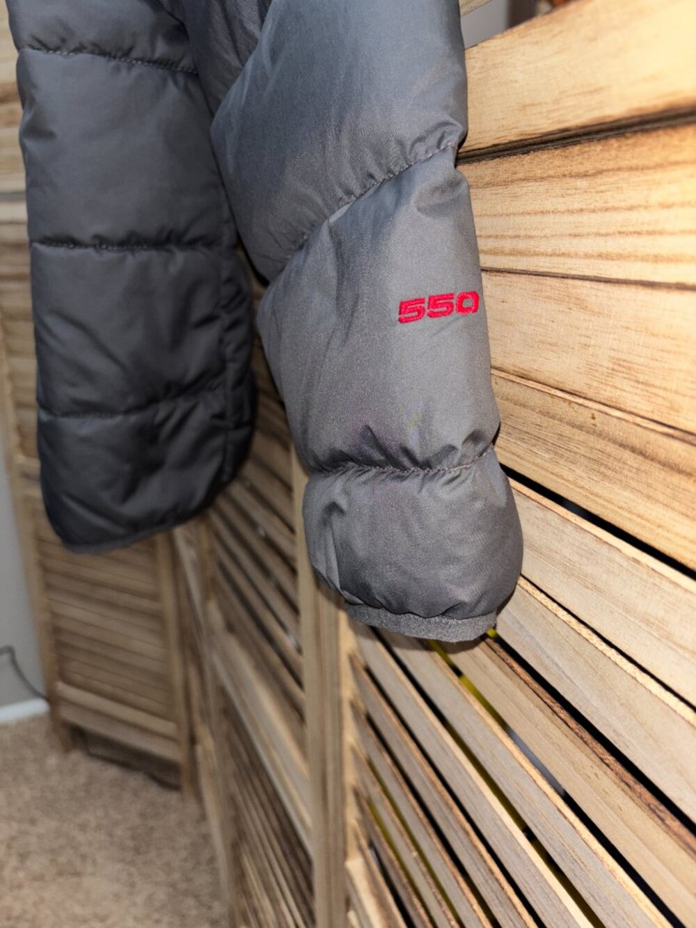The North Face Youth 550 Down Puffer Jacket – Charcoal Gray & Red - Picture 3 of 8